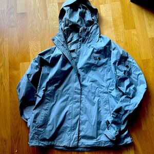 Woman’s Dry Q Mountain Hard Wear Rain jacket. Full zip in Grey